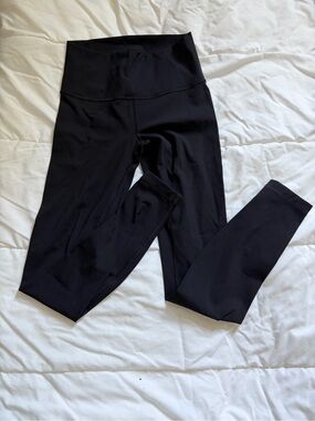Black Lululemon Luxtreme - 25’ - size 6